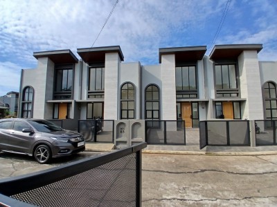 Di Jual Rumah di Grand Residence City