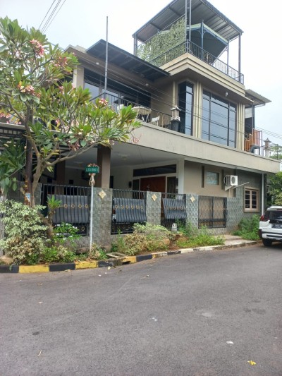 DIJUAL RUMAH HOEK BAGUS.  Kualitas Premium di Duta Harapan.