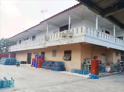 DIJUAL Ruko/Rumah di jalan raya Duren Sawit.   Lokasi bagus banget.  Tanahnya masih luas